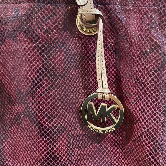 Micheal Kors Tote - Picture 2 of 6